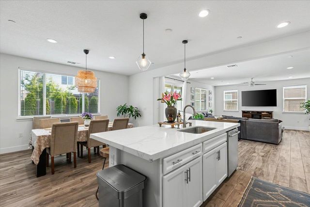 1674 Carrara Ln, Ripon, CA 95366