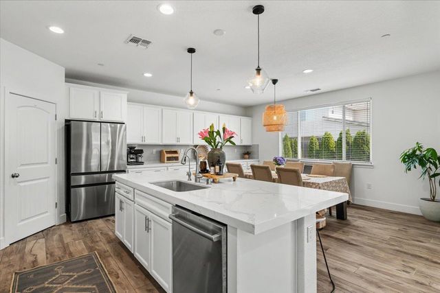 1674 Carrara Ln, Ripon, CA 95366