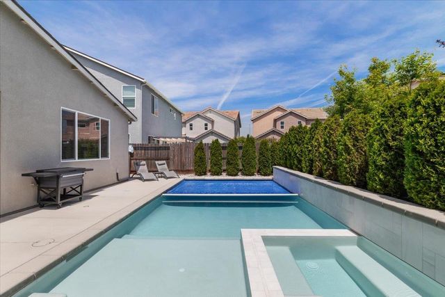 1674 Carrara Ln, Ripon, CA 95366