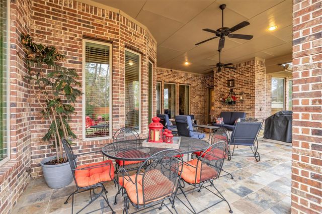 2119 Barton Woods Boulevard, Conroe, TX 77301