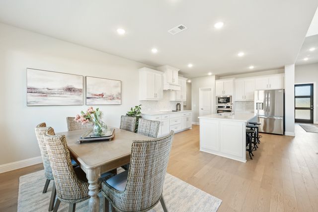 817 Rusty Run Drive, Midlothian, TX 76065