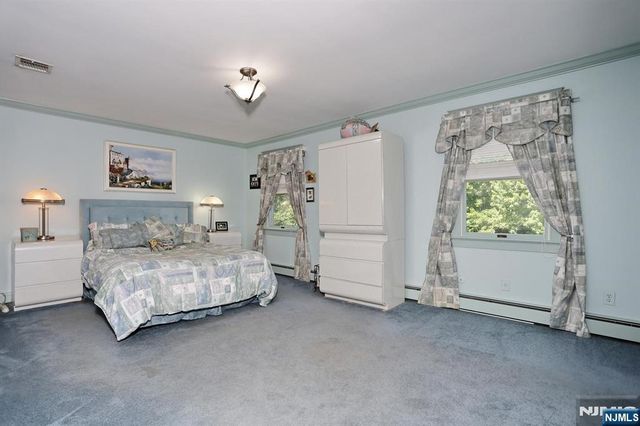 33 Randolph Street, Park Ridge, NJ 07656