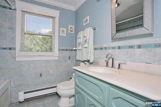 33 Randolph Street, Park Ridge, NJ 07656