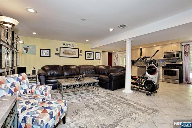 33 Randolph Street, Park Ridge, NJ 07656