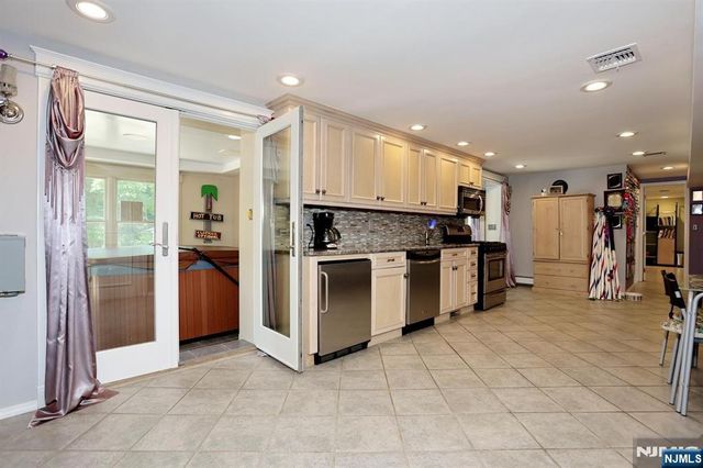 33 Randolph Street, Park Ridge, NJ 07656