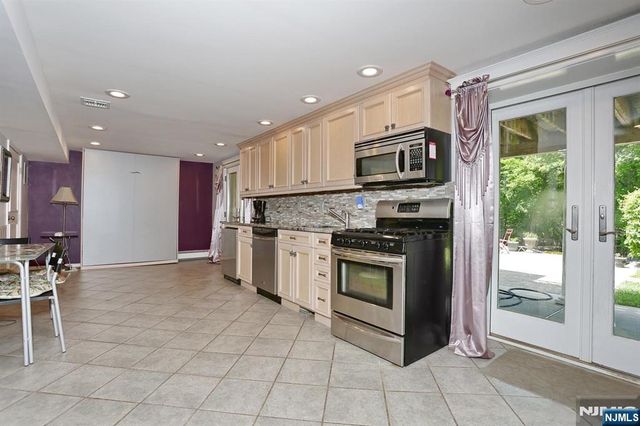33 Randolph Street, Park Ridge, NJ 07656