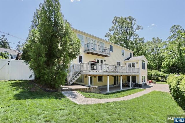 33 Randolph Street, Park Ridge, NJ 07656