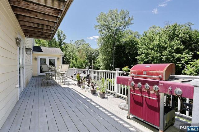 33 Randolph Street, Park Ridge, NJ 07656