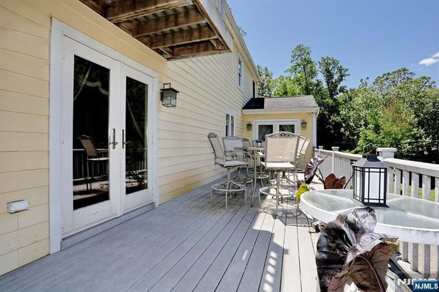 33 Randolph Street, Park Ridge, NJ 07656