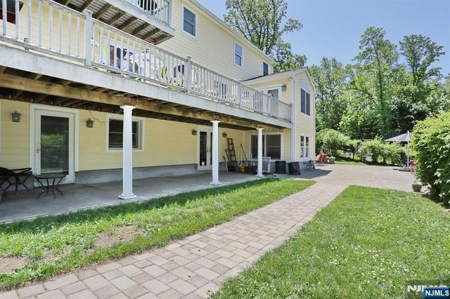 33 Randolph Street, Park Ridge, NJ 07656