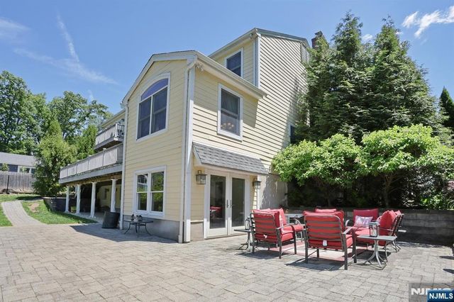 33 Randolph Street, Park Ridge, NJ 07656