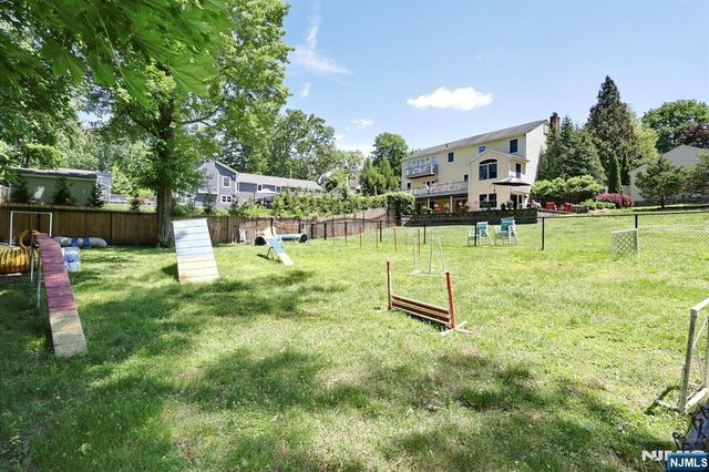33 Randolph Street, Park Ridge, NJ 07656