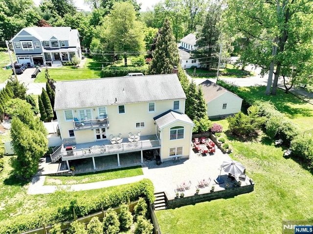 33 Randolph Street, Park Ridge, NJ 07656