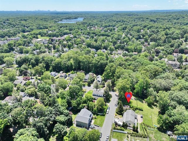 33 Randolph Street, Park Ridge, NJ 07656