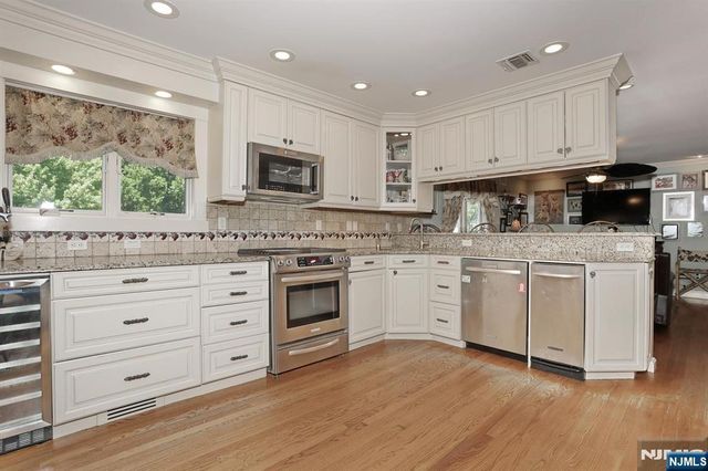 33 Randolph Street, Park Ridge, NJ 07656