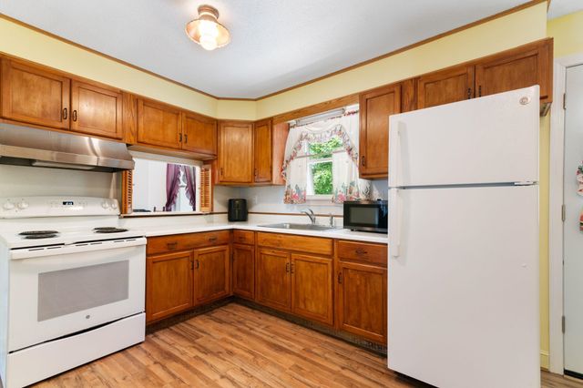 15 Lawton Drive, Brattleboro, VT 05301