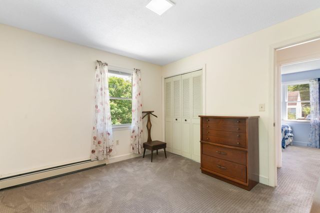 15 Lawton Drive, Brattleboro, VT 05301