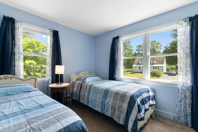 15 Lawton Drive, Brattleboro, VT 05301