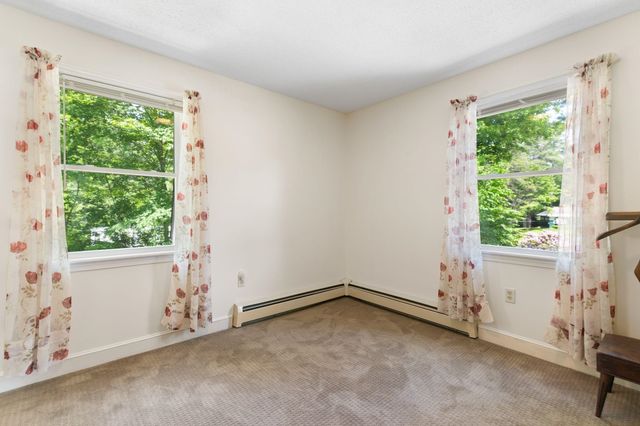 15 Lawton Drive, Brattleboro, VT 05301