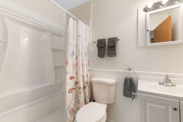 15 Lawton Drive, Brattleboro, VT 05301