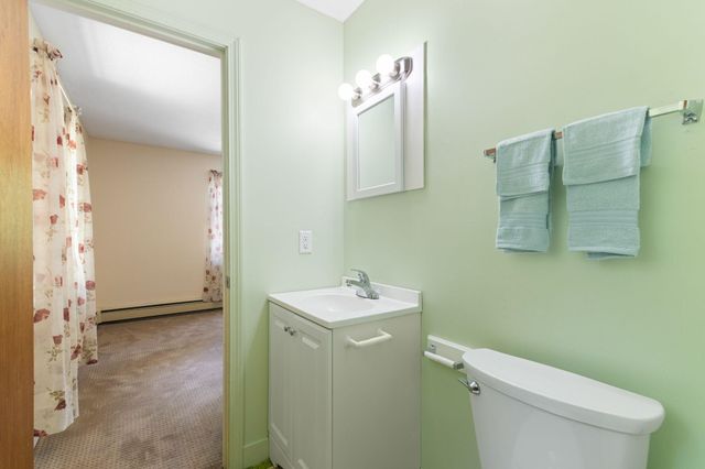 15 Lawton Drive, Brattleboro, VT 05301