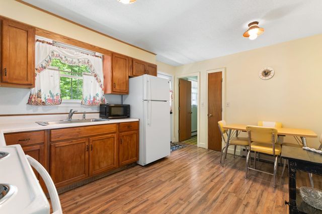 15 Lawton Drive, Brattleboro, VT 05301