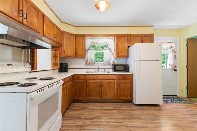 15 Lawton Drive, Brattleboro, VT 05301