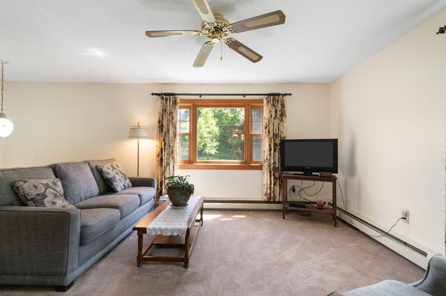 15 Lawton Drive, Brattleboro, VT 05301