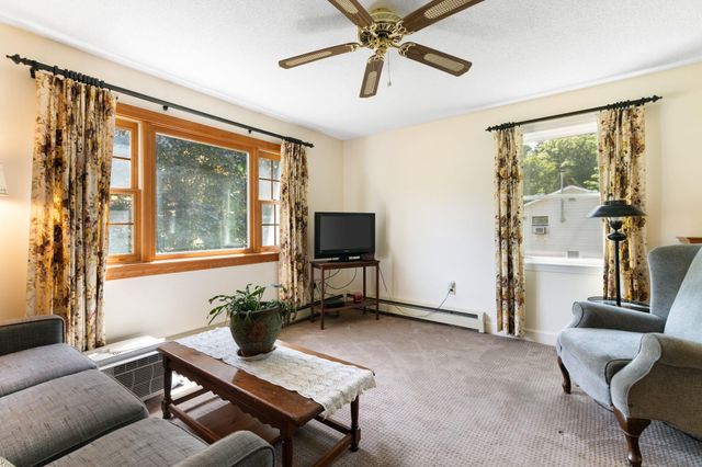 15 Lawton Drive, Brattleboro, VT 05301