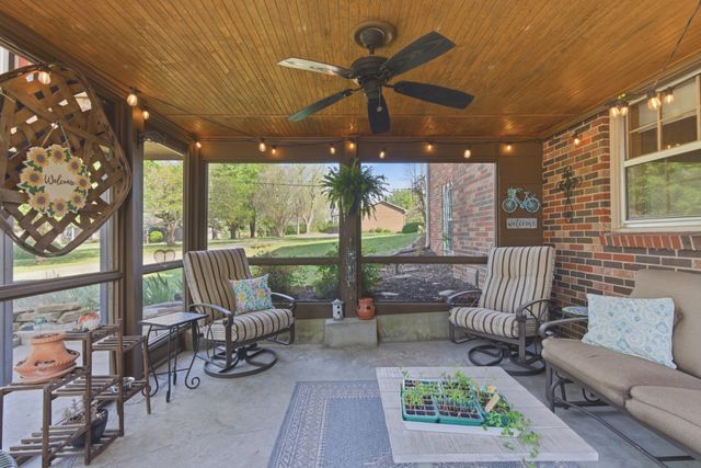 288 Indian Lake Rd, Hendersonville, TN 37075