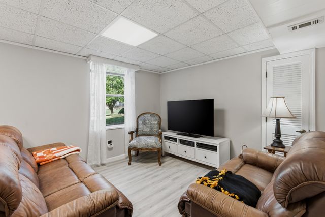 288 Indian Lake Rd, Hendersonville, TN 37075