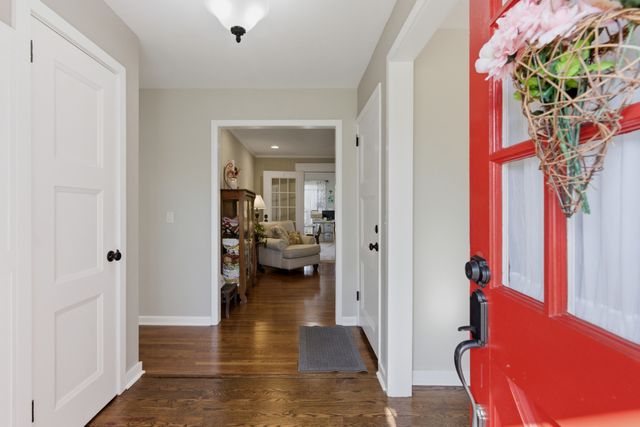 288 Indian Lake Rd, Hendersonville, TN 37075