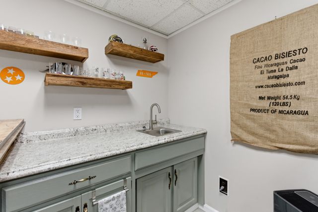 288 Indian Lake Rd, Hendersonville, TN 37075