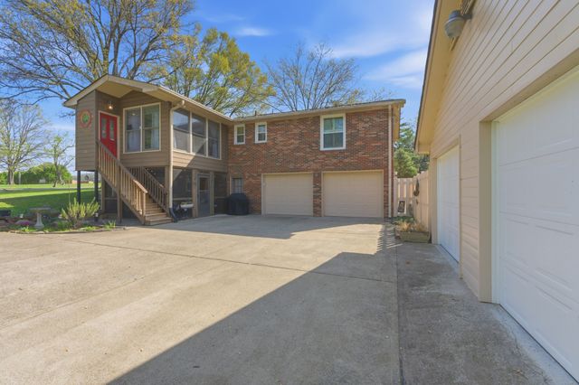 288 Indian Lake Rd, Hendersonville, TN 37075