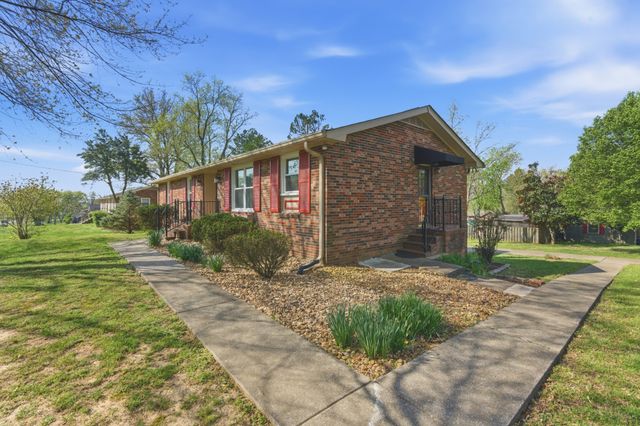 288 Indian Lake Rd, Hendersonville, TN 37075