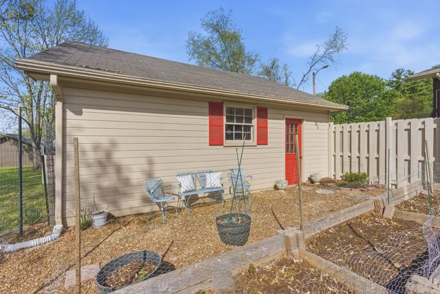 288 Indian Lake Rd, Hendersonville, TN 37075