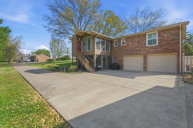 288 Indian Lake Rd, Hendersonville, TN 37075