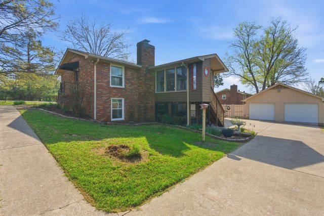 288 Indian Lake Rd, Hendersonville, TN 37075