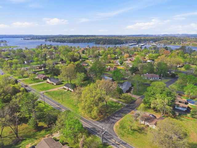 288 Indian Lake Rd, Hendersonville, TN 37075