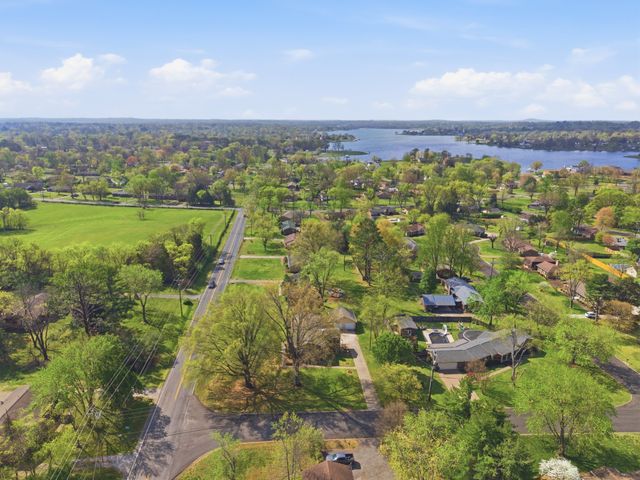 288 Indian Lake Rd, Hendersonville, TN 37075