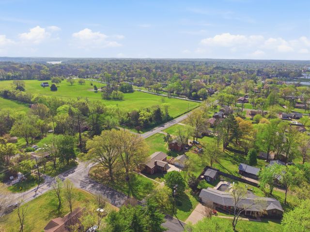 288 Indian Lake Rd, Hendersonville, TN 37075