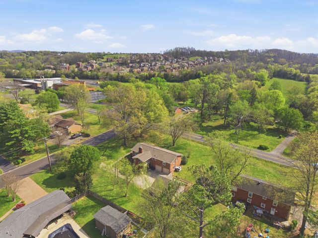 288 Indian Lake Rd, Hendersonville, TN 37075