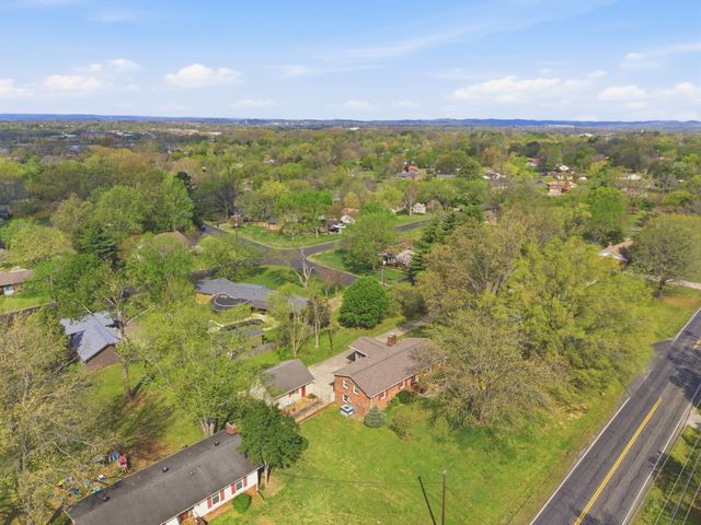 288 Indian Lake Rd, Hendersonville, TN 37075