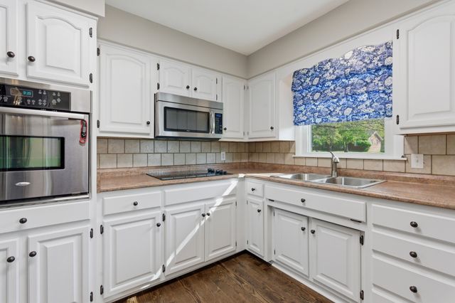 288 Indian Lake Rd, Hendersonville, TN 37075