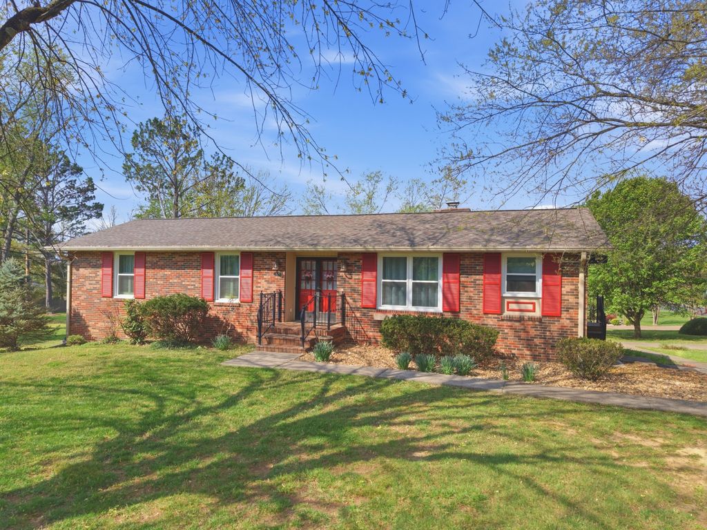 288 Indian Lake Rd, Hendersonville, TN 37075