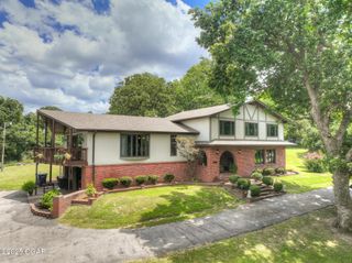 948 Oak Crest, Baxter Springs, KS 66713
