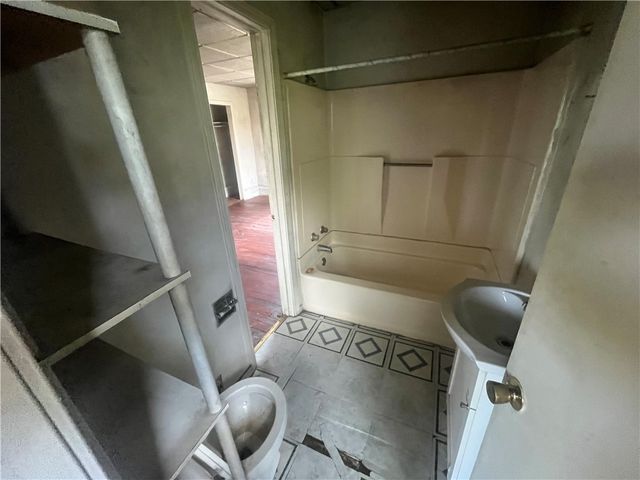 107 E Home St, New Castle, PA 16101