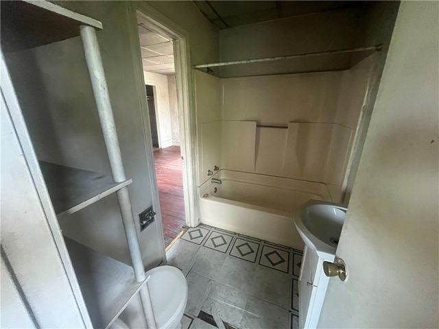 107 E Home St, New Castle, PA 16101