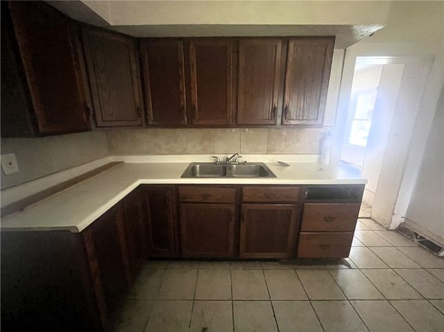 107 E Home St, New Castle, PA 16101