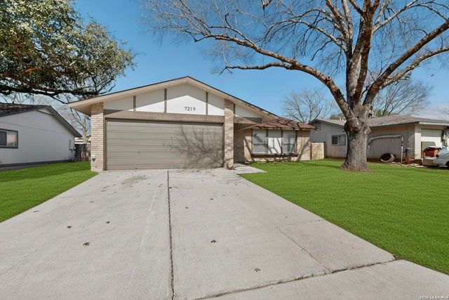 7219 Spring Drops, San Antonio, TX 78249